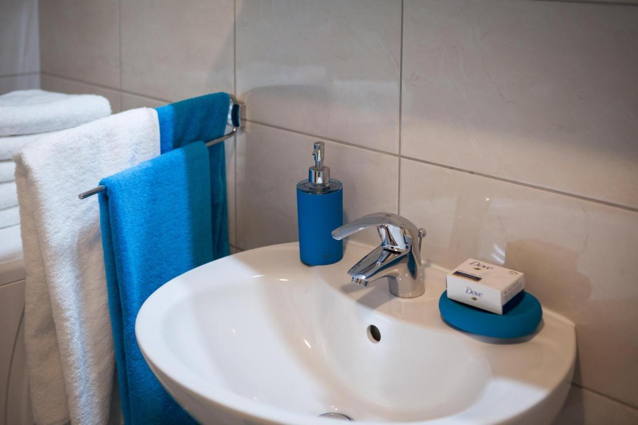 Free Private Garage Apartman