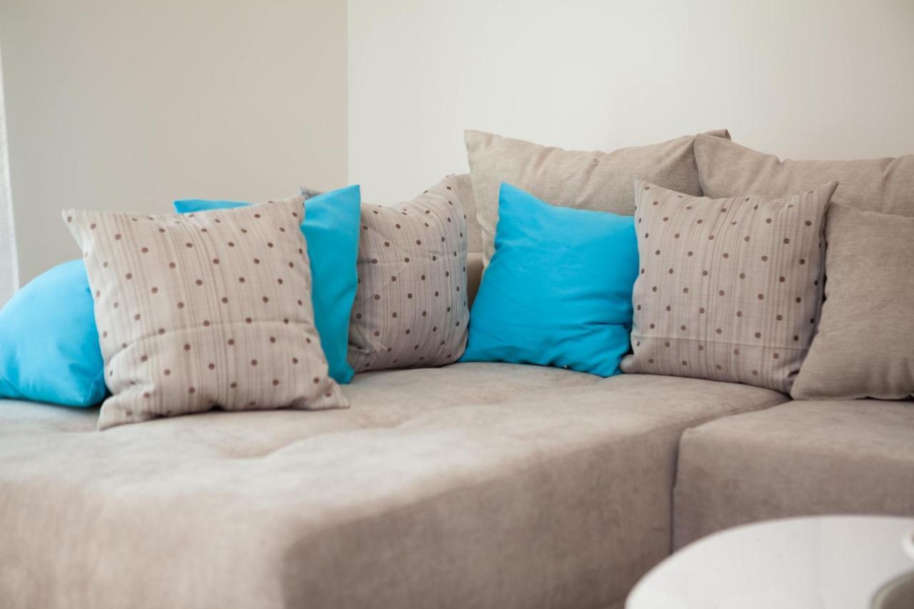 Free Private Garage Apartman